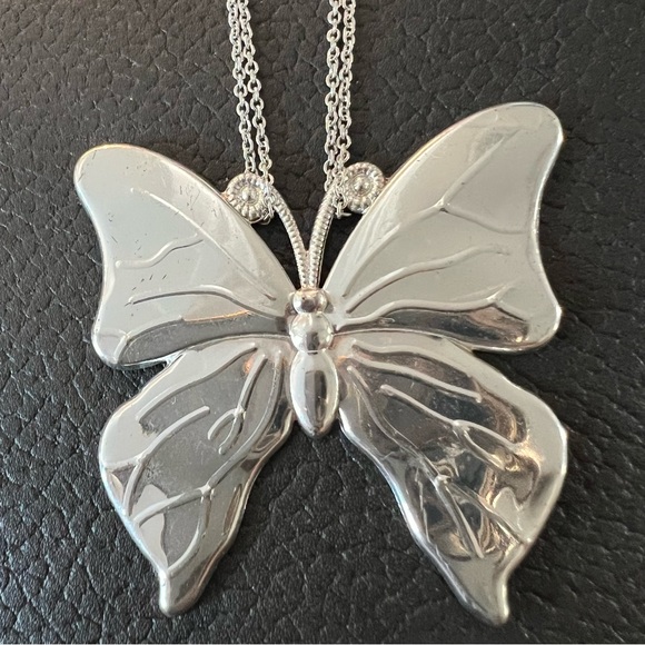 Jewelry - Big silver butterfly double chain choker necklace